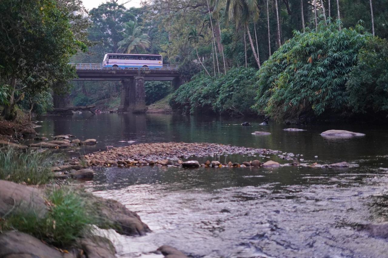 Hotel Athirapilly On The Rocks Athirappilly Exteriér fotografie