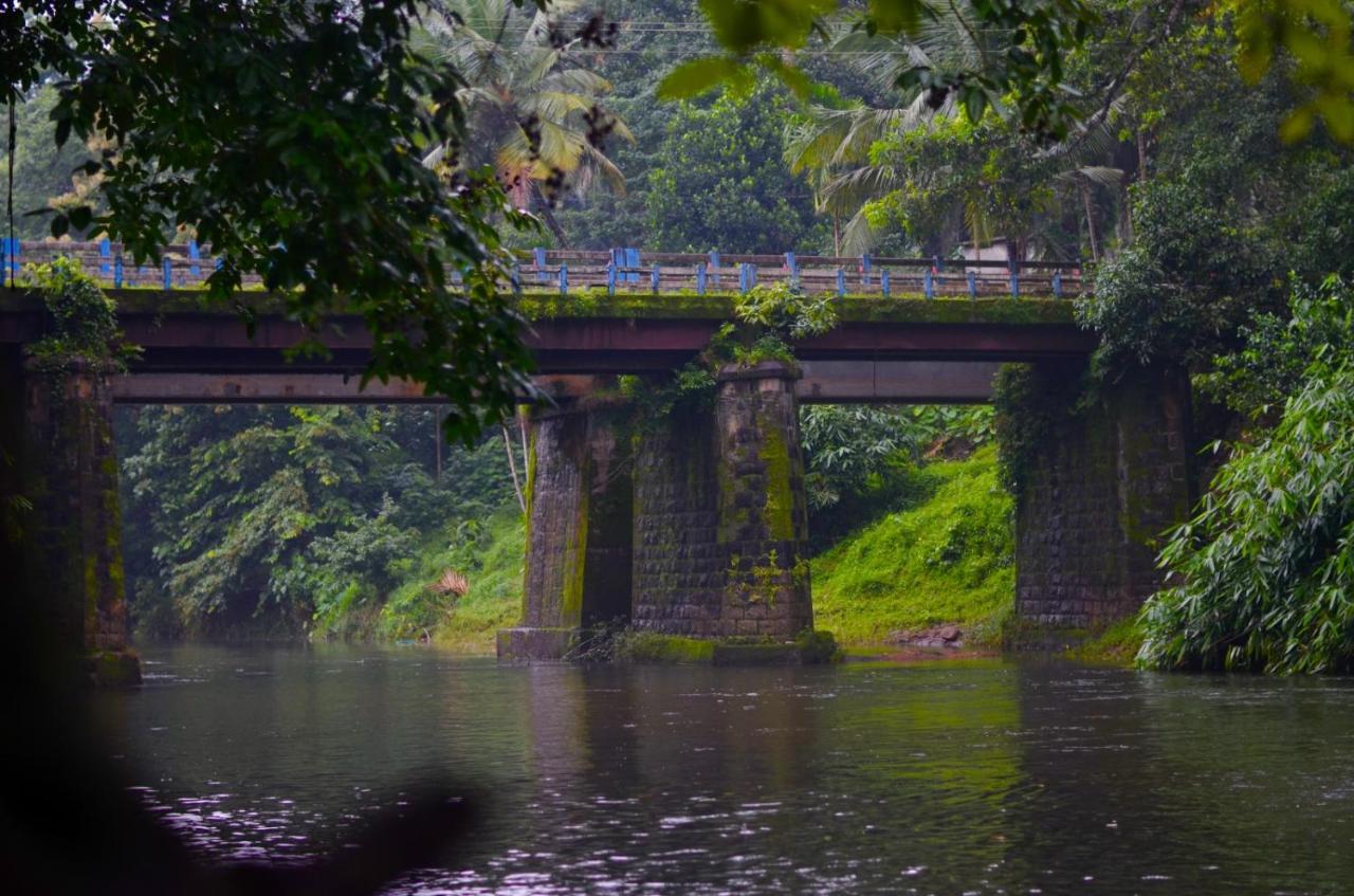 Hotel Athirapilly On The Rocks Athirappilly Exteriér fotografie