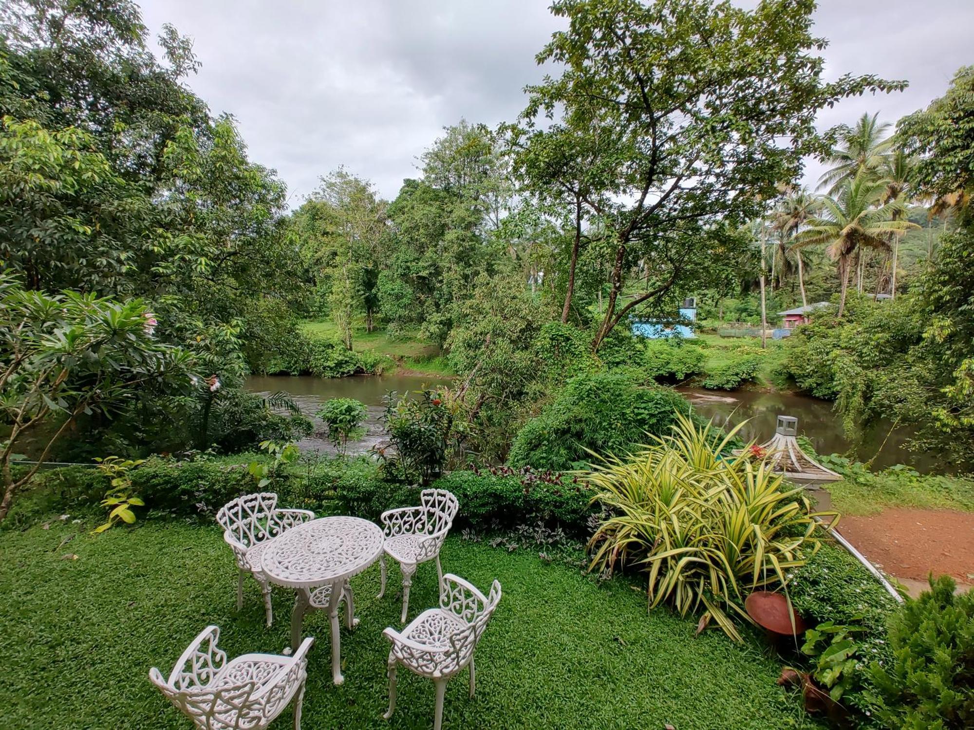 Hotel Athirapilly On The Rocks Athirappilly Exteriér fotografie